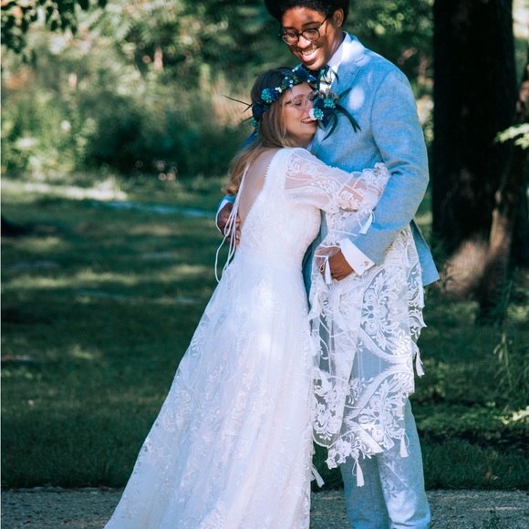 Meet your Posher, Emilia - Picture 2 of 2